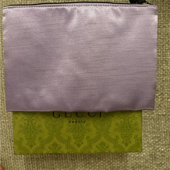 Gucci Beauty Limited Edition Metallic Purple Pouch Cosmetic Bag brand new - Picture 6 of 10